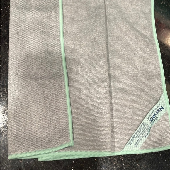 Limited Edition Kitchen Towel and Cloth Set - Graphite w/Seamist Trim, Diamond - Picture 5 of 10